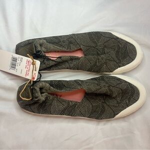 Roxy Green and White Quilted Flats